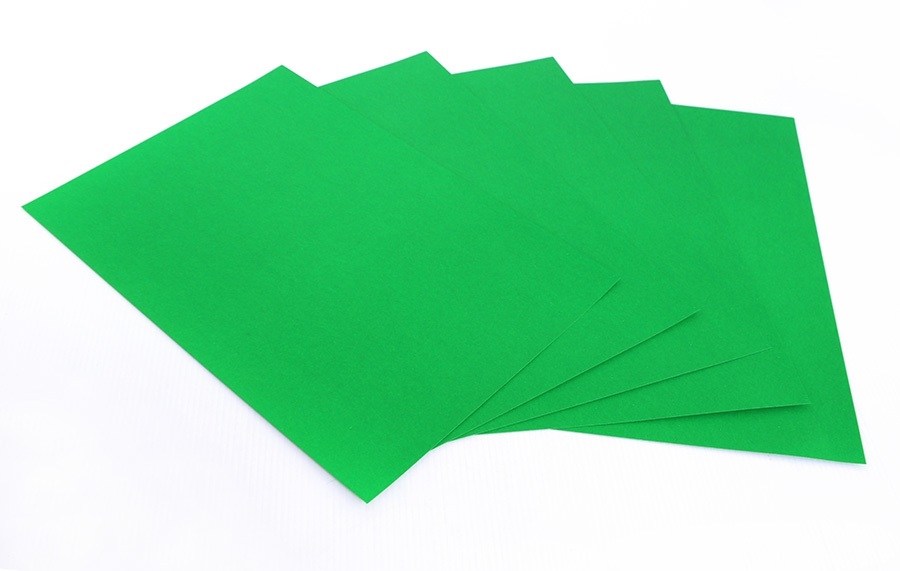 2 sided color poster paper Thickness 80 grams Contains 20 sheets / pack, size 21 * 29.7 cm (A4) Suitable for cutting into various images Board decoration Label And other inventions Can be used with document printers Or general copier